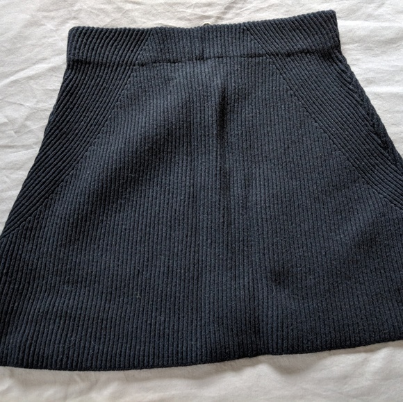 Black Mini - Picture 2 of 3